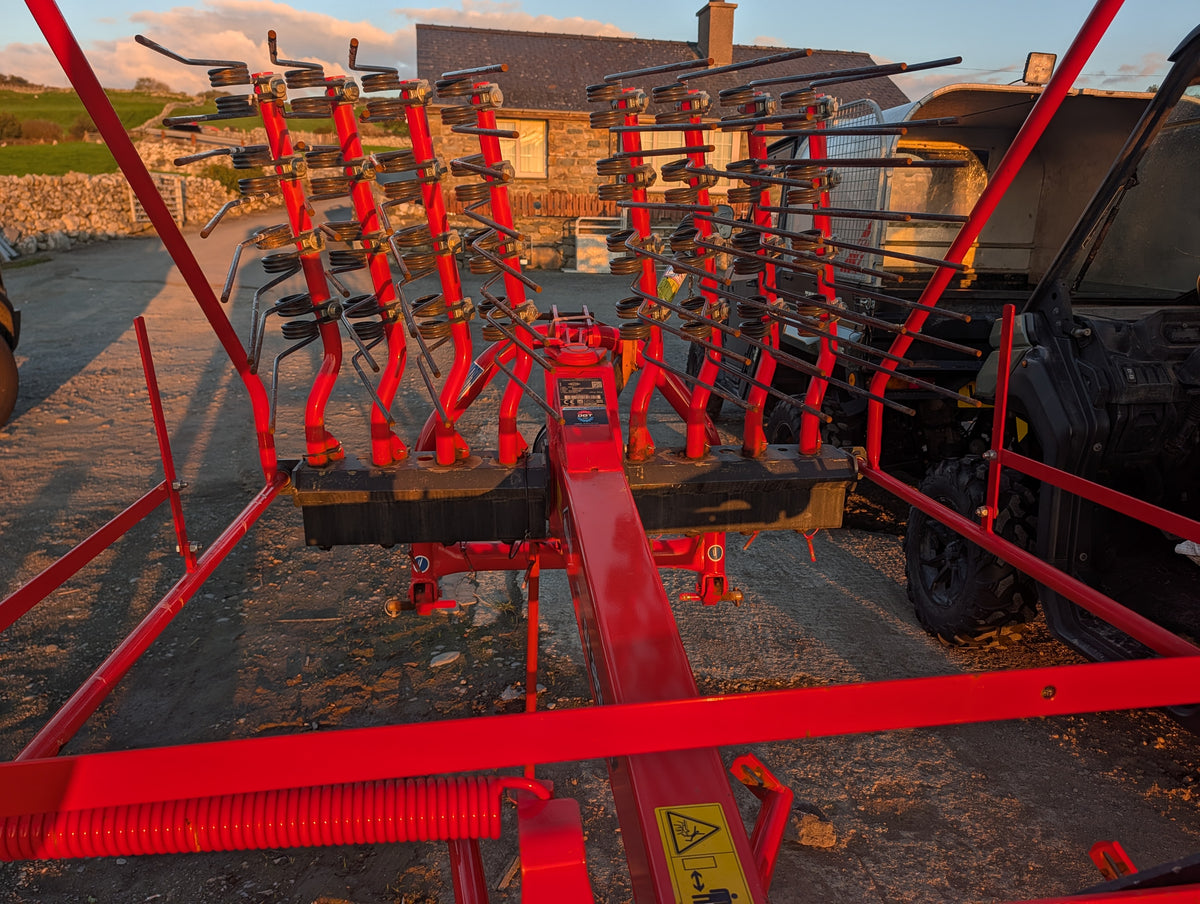 Used KUHN GA3801 Single Rotor Rake