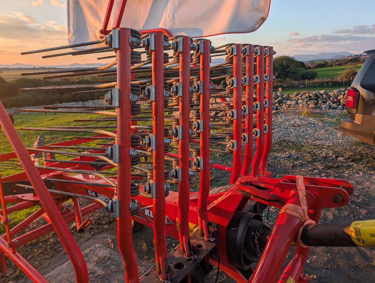 Used KUHN GA3801 Single Rotor Rake