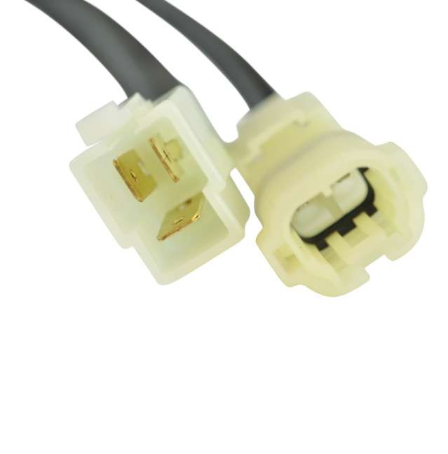ATV voltage regulator connector pair for Arctic Cat/Suzuki QuadRunner 2001–2005, white plastic plugs with gold terminals