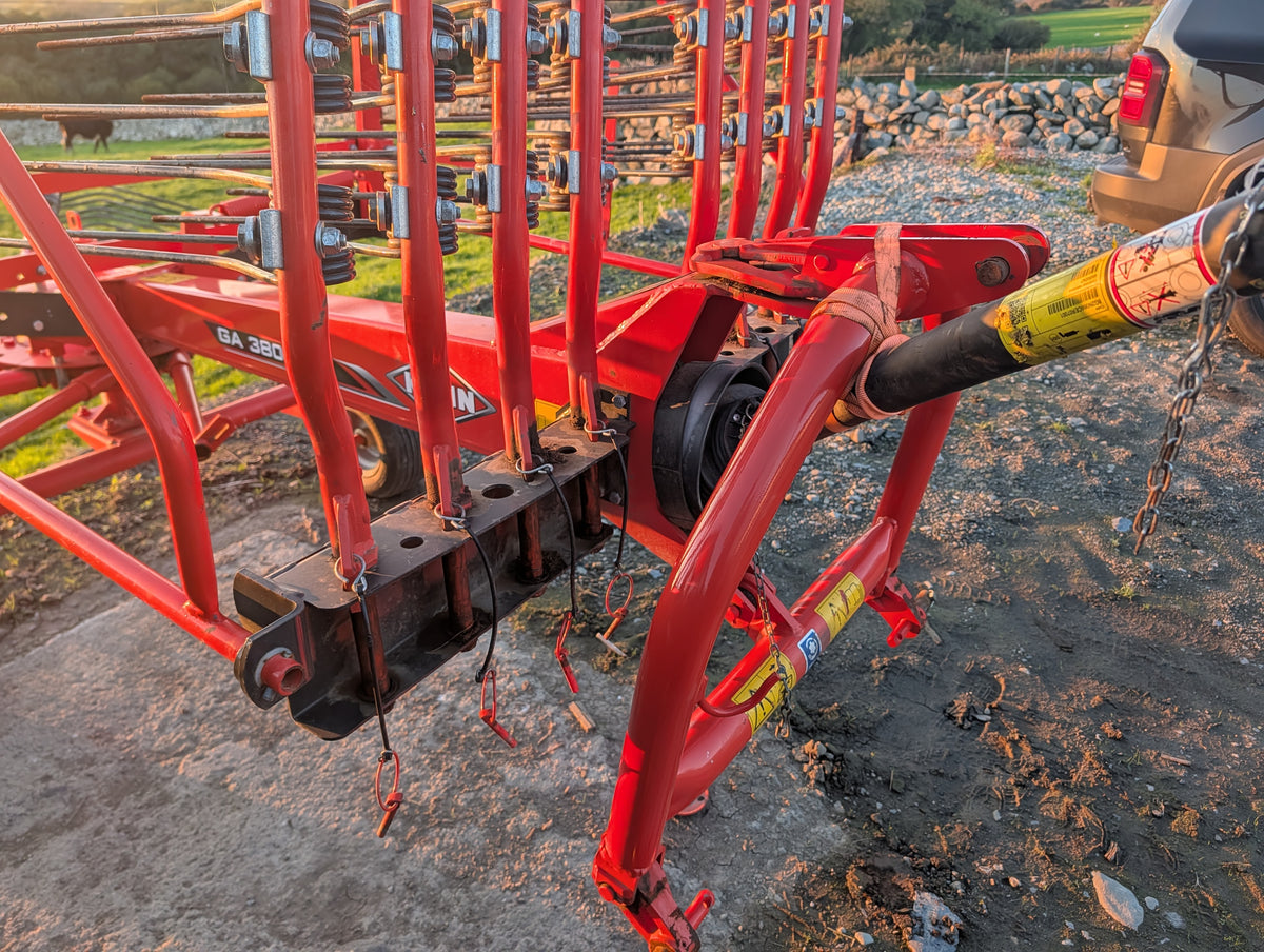 Used KUHN GA3801 Single Rotor Rake