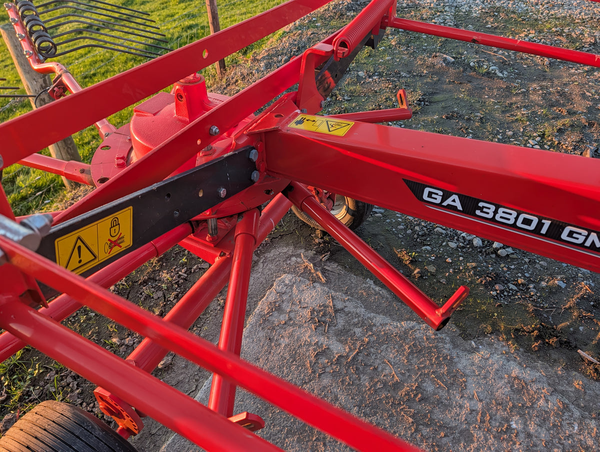 Used KUHN GA3801 Single Rotor Rake
