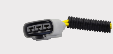 REVOLT voltage regulator connector, gray housing with yellow and black wires