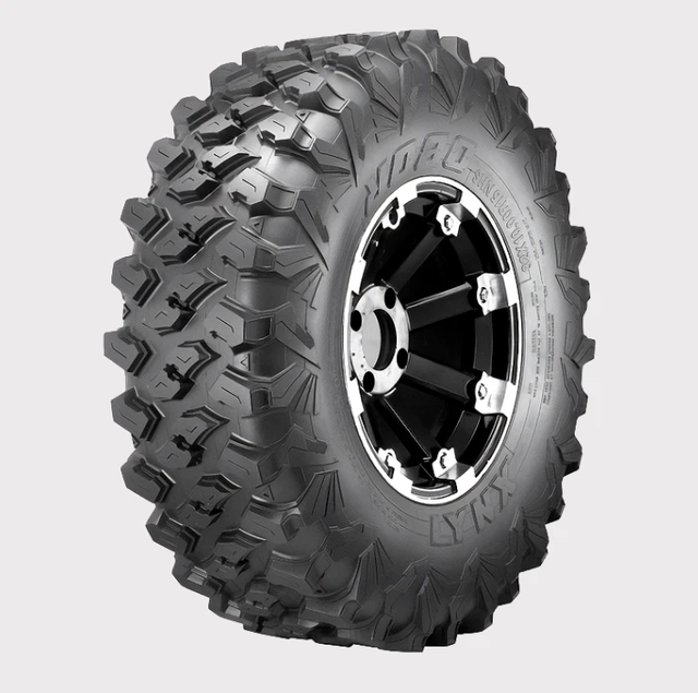 Obor Lynx WL 35x10R15 mud tire, 10 ply, on black alloy rim for UTV off-road use