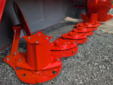 KUHN GMD 240-FF 2.4m disc mower, 6-disc, fast-fit system, hydraulic suspension, red